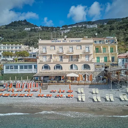 ホテル Taverna Del Capitano