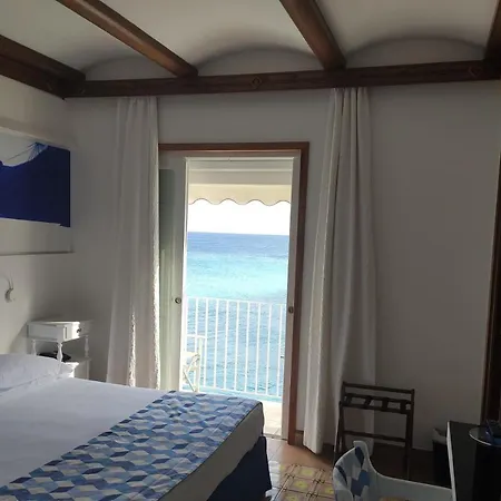 ホテル Taverna Del Capitano 4*