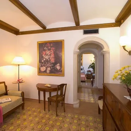 Taverna Del Capitano Hotel 4*