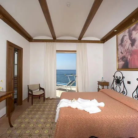 ホテル Taverna Del Capitano