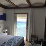 Ξενοδοχείο Taverna Del Capitano 4*