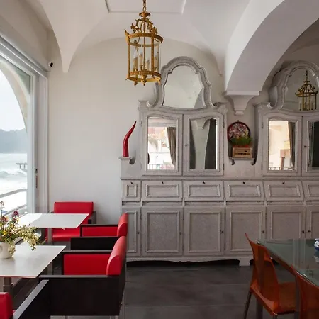 호텔 Taverna Del Capitano 4*