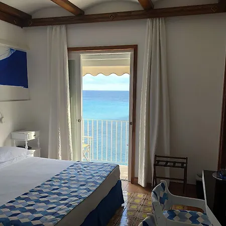 호텔 Taverna Del Capitano 4*